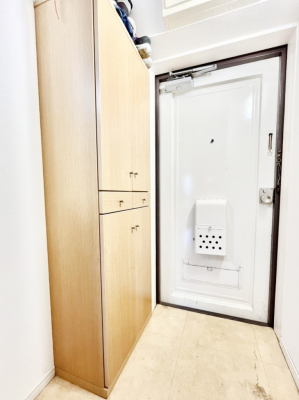 ց@`Entrance`@Ƃ̒łql}ŏ̏ꏊł錺ւ́AƂ̈ۂ̂̂łILxȌ֎[ŁAYɕۂƂo܂􁦈ꕔCGH