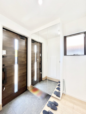 ���ց@�K���X�X���b�g�̓��������փh�A�������Ɍ���͂��Ă���܂�