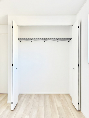 ���[�@������1�������`Closet�`�@�ǖʃN���[�[�b�g������΃^���X��u���K�v���Ȃ��A�o������̂Ȃ��X�b�L����Ԃ��ێ��ł��܂��B����ꂽ�X�y�[�X��L���Ɋ��p�ł������B��̕i�Ȃǂ����Ղ���[�o���܂��ˁ�