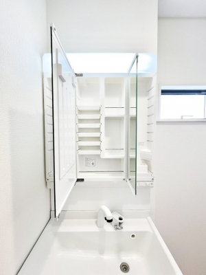 ���̑����ρ@�ݔ���1�������O�ʋ��̗��ɁA���ϕi��q���p�i�Ȃǂ����[�\�B���ʑ����������ƕۂ��܂��I