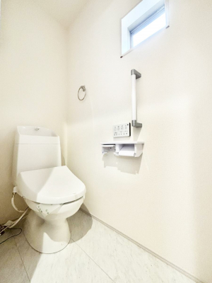 �g�C���@�����`Toilet�`�@�Y��E�X�b�L���E���K�ȃE�H�V�����b�g�t�g�C���ł��낰���Ԃł��B1�A2�K���Ƀg�C���X�y�[�X�I�̌������薾�邭�A���K��ԂƂȂ��Ă���܂��������g���ꏊ�����炱���̔z���ł��I