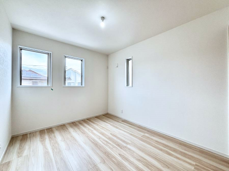 ���̑����ρ@������2�������`Bed Room�`�@2�ʍ̌����m�ۂ������邢�����́A���ʂ����ǂ��A��ϋ��S�n�̗ǂ���ԂƂȂ��Ă���܂��B�u�₩�ȕ��������ċN���钩�́A���K�����̎n�܂�ɁI���������ʕ����ƂĂ��ǂ��Z�܂���