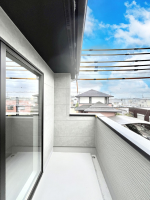 �o���R�j�[�@�����`Balcony�`  �o���R�j�[�͉������z���������݁A���z�c����󕨂��C�����悭�������Ƃ��ł��܂��B  �g���₷���J���I�ȃo���R�j�[�ł����z�����������Ղ�~�蒍���A�o���R�j�[�t���Z�܂��B  