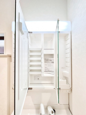 ���̑����ρ@�ݔ����Q�������O�ʋ��̗��ɁA���ϕi��q���p�i�Ȃǂ����[�\�B���ʑ����������ƕۂ��܂��I