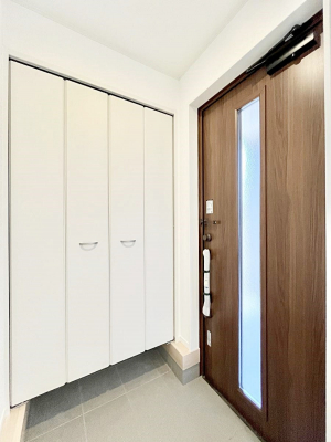 ���ց@�K���X�X���b�g�̓��������փh�A�������Ɍ���͂��Ă���܂�