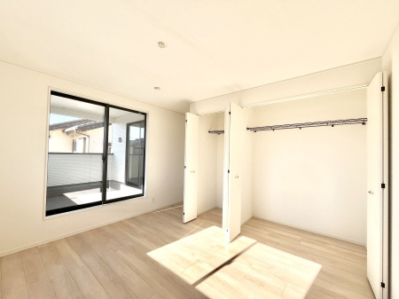 ���̑����ρ@�������P�������`Bed Room�`  �u��������������l�v�Ƃ��v�w�ł�����肭�낰��Q���B  �����̉Ǝ��₨�d���ɔ�ꂽ���̓t�J�t�J�̃x�b�g�Ŗ�����Ă��������B�e���r��{�I�������Ă����K�ȍL����������