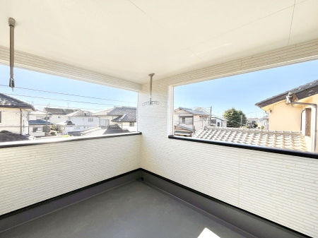 �o���R�j�[�@�������P�������`Balcony�`�@�C���i�[�o���R�j�[�͐��󕨂������X�y�[�X�Ƃ��ċ}�ȉJ�Ő��󕨂��G��Ă��܂��̂�h���ł���܂����`�F�A�ł��낢����A�Ăɂ͎�����C�ɂ����r�j�[���v�[�����y���߂܂��ˁ�