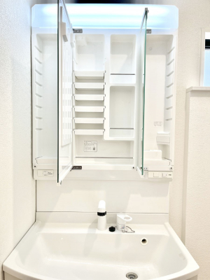 ���̑����ρ@�ݔ����P�������O�ʋ��̗��ɁA���ϕi��q���p�i�Ȃǂ����[�\�B���ʑ����������ƕۂ��܂��I