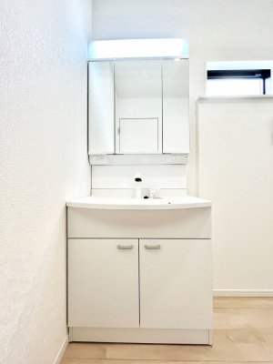 ���ʑ�E���ʏ��@�������P�������`Dressing Room�`�@���邭����������p�E�_�[���[���B�����g���ꏊ�����炱���A���K�ȋ�ԂƂȂ��Ă���܂��B�V�����v�[�h���b�T�[���̗p���Ă���܂��̂ŁA���V��������y�ɏo���܂��B