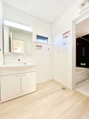 ���̑��@�����`Dressing Room�`�@�Â��Ȃ肪���Ȑ��ʏ�����������ƍ̌��Ɗ��C���\�Ȃ̂ŋC�����悭���g�������܂��B�O�ʋ��^�C�v�̐��ʑ�͋������[�ŎU�炩�肪���Ȑ��ʏ����X�b�L����