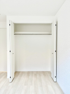 ���[�@�����`Closet�`�@�ǖʃN���[�[�b�g������΃^���X��u���K�v���Ȃ��A�o������̂Ȃ��X�b�L����Ԃ��ێ��ł��܂��B����ꂽ�X�y�[�X��L���Ɋ��p�ł������B�G�߂̈ߗނ��̕i�Ȃǂ����Ղ���[�o���܂��ˁ�