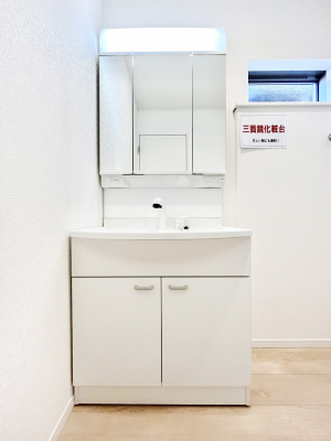 ���ʑ�E���ʏ��@�����`Dressing Room�`����������F�����œ��ꂳ��Ă���ƁA�X�b�L���Ɛ�������ۂ������܂��B  ���̗��ɂ͂����Ղ�Ǝ��[�X�y�[�X��W�������I  �����́A�V���v�����@�\�����d�����āB