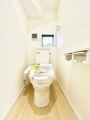 �g�C���@�����`Toilet�`�@�Y��E�X�b�L���E���K�ȃE�H�V�����b�g�t�g�C���ł��낰���Ԃł��B1�A2�K���Ƀg�C���X�y�[�X�I�̌������薾�邭�A���K��ԂƂȂ��Ă���܂��������g���ꏊ�����炱���̔z���ł��I