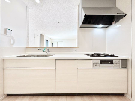 �L�b�`���@���r���O�����n����l�C�̃J�E���^�[�L�b�`���B �Ƒ��������Ȃ���Ǝ������邱�Ƃ��ł��܂��B