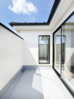 �o���R�j�[�@�����`Balcony�`  �o���R�j�[�͉������z���������݁A���z�c����󕨂��C�����悭�������Ƃ��ł��܂��B  �g���₷���J���I�ȃo���R�j�[�ł����z�����������Ղ�~�蒍���A�o���R�j�[�t���Z�܂��B  