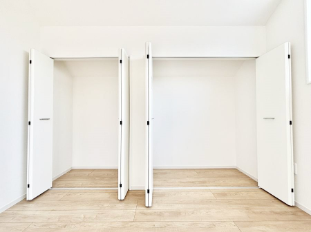 ���[�@�����`Closet�`�@�ǖʃN���[�[�b�g������΃^���X��u���K�v���Ȃ��A�o������̂Ȃ��X�b�L����Ԃ��ێ��ł��܂��B����ꂽ�X�y�[�X��L���Ɋ��p�ł������B�G�߂̈ߗނ��̕i�Ȃǂ����Ղ���[�o���܂��ˁ�