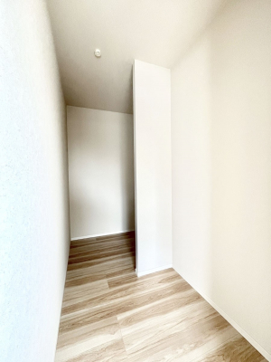 ���̑��@�����`Walk-in Closet�`�@�K�v�Ȃ��̂�R�[�f�B�l�[�g���ꗗ���Ċm�F�ł��A�g�x�x�⏀�����Z���ԂōςރE�H�[�N�C���N���[�[�b�g��ݒu���܂����B�Ƃ̒�����������Ƃ�����֗��Ȏ��[�X�y�[�X�ł��B