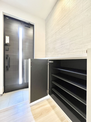 ���̑����ρ@�����Ղ���[�ł���V���[�Y�{�b�N�X�ŉƑ��S���̌C���A���ւ�������B  