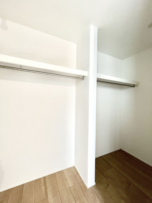 ���̑��@�����`Walk-in Closet�`�@�K�v�Ȃ��̂�R�[�f�B�l�[�g���ꗗ���Ċm�F�ł��A�g�x�x�⏀�����Z���ԂōςރE�H�[�N�C���N���[�[�b�g��ݒu���܂����B�Ƃ̒�����������Ƃ�����֗��Ȏ��[�X�y�[�X�ł��B