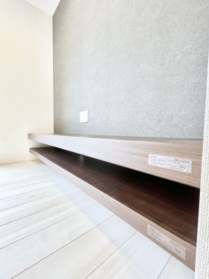 ���̑����ρ@�C���e���A���ʂ�A�������ꂽ�f�U�C���̃e���r�{�[�h�B