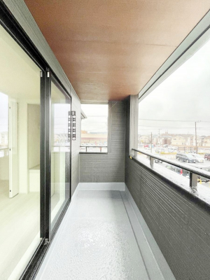 �o���R�j�[�@�C���i�[�o���R�j�[�Ȃ̂ŉJ�ł����󕨂����������o���āA���ʂ�������̂Ŋ������ǂ��A�������X�y�[�X�Ƃ��ďd�󂵂܂��B 