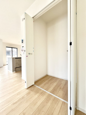 ���̑����ρ@���r���O���[�B�����Ɏ��[������ƕ����W�܂�LDK���X�b�L���Еt�������ł��ˁB  