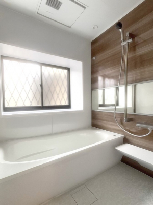 @`Bath Room`@t̃oX[́Ǎ薾邭C̗ǂԂłB邱ƂŁACǍDB芰oX[ŁÃoX^Cy݂ɂȂ肻łB