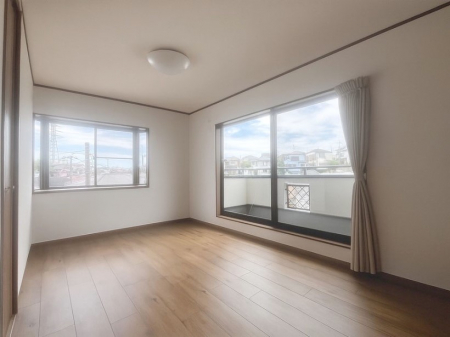 Q@`Bed Room`@2ʍ̌mۂ邢́AʂǂAϋSn̗ǂԂƂȂĂ܂Bu₩ȕċN钩́AK̎n܂ɁIʕƂĂǂZ܂