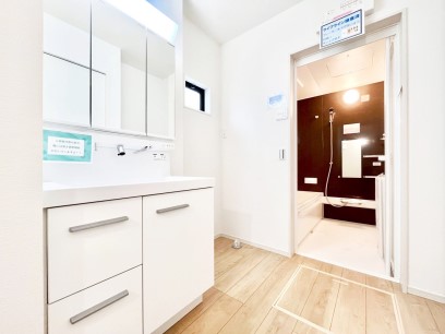 ���̑��@�����`Dressing Room�`�@�Â��Ȃ肪���Ȑ��ʏ�����������ƍ̌��Ɗ��C���\�Ȃ̂ŋC�����悭���g�������܂��B�O�ʋ��^�C�v�̐��ʑ�͋������[�ŎU�炩�肪���Ȑ��ʏ����X�b�L����