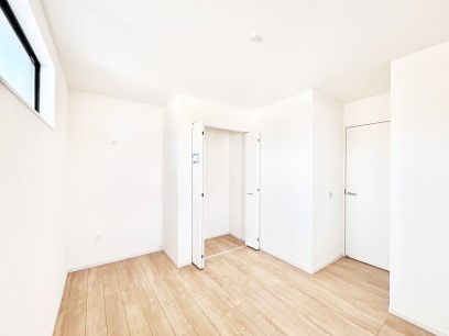 �Q���@�����`Bed Room�`�@�������������̂��ˌ��Ẵ����b�g�ł��B���Ƒ������������ƂŎ苷�Ɋ����Ă����Z�܂����ˌ��Ăł͊e�����v���C�o�V�[��ۂ��Ƃ��ł��܂��B�Z�܂��ɂ�Ƃ肪���܂�S�������b�N�X�ł��܂���