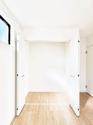 ���[�@�����`Closet�`�@�ǖʃN���[�[�b�g������΃^���X��u���K�v���Ȃ��A�o������̂Ȃ��X�b�L����Ԃ��ێ��ł��܂��B����ꂽ�X�y�[�X��L���Ɋ��p�ł������B�G�߂̈ߗނ��̕i�Ȃǂ����Ղ���[�o���܂��ˁ�