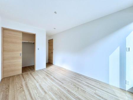 Q@P`Bed Room`@؂̉肪₳t[O͈炬炷vCx[gԁB߂̃t[Oł̂ŁAǎƂ}b`AXɍLĂʂB