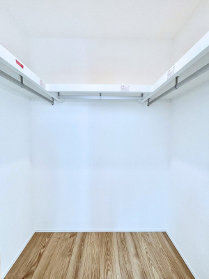 ̑@P`Walk-in Closet`@̗mĂVɂȂɂEH[NCN[[bgBmȊOɂAigȂƓdX[cP[XAXgbNiȂǉłЕtԂłB