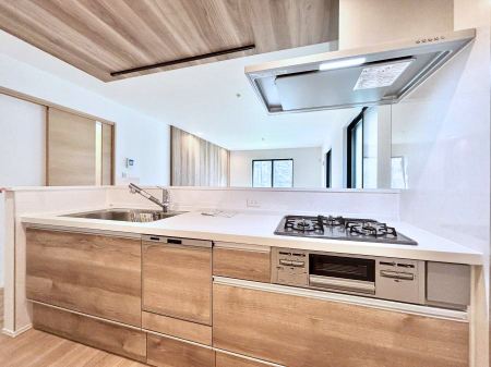 Lb`@P`Kitchen`@beރrOAȂLb`BƂ́Ał͂ȂA炵AKɂꏊBΊ̖A炬̓X̂߂ɁAŐV̐ݔEdl̗pB