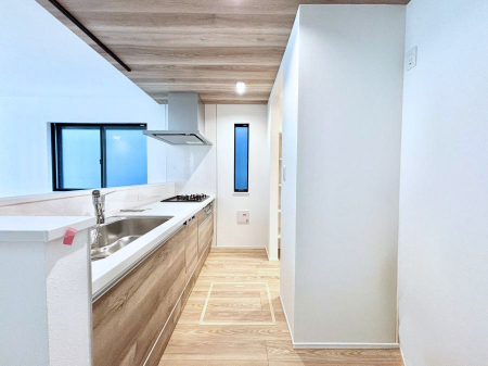 Lb`@P`Kitchen`@R鑋̂Lb`gꏊ炱Agl܂BƂLb`R[i[͎LȎdオƂȂĂ܂B