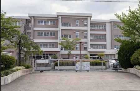 ӊ@wZ 1249m Rs여R񏬊wZ