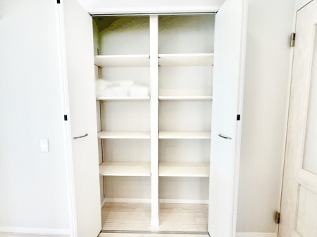 ���̑����ρ@���r���O���[�B�����Ɏ��[������ƕ����W�܂�LDK���X�b�L���Еt�������ł��ˁB  