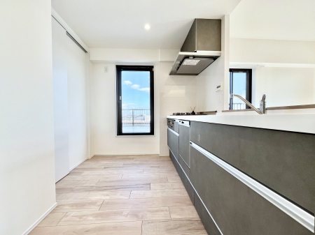 �L�b�`���@���������Ȃ���ł����Ƒ��Ƃ̉�b���y���߂�ΖʃL�b�`��