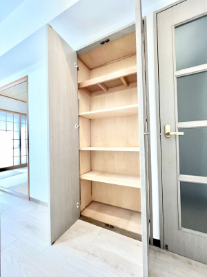 ���̑����ρ@���r���O���[�B�����Ɏ��[������ƕ����W�܂�LDK���X�b�L���Еt�������ł��ˁB  