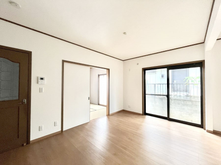 ���̑����ρ@�傫�ȑ����炽���Ղ�̗z���ƕ����������郊�r���O  