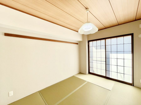 ���̑����ρ@���r���O�Ɨׂ荇���Ă���a���B�ق��ƈꑧ�ł���a�̋�Ԃ��Y�ꂸ�ɁB   �@