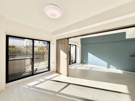 ���̑����ρ@�o���R�j�[���J�������v���X���Ă����m��