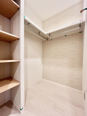 ���[�@�t�@�~���[�N���[�[�b�g�͉Ƒ��Ŏg���邽���Ղ�̎��[�X�y�[�X�I