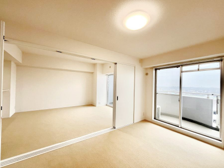 ���̑����ρ@���r���O�ɗאڂ����m���B�����˂��J������ƃ��r���O�ƌq����e���̋�Ԃɕϐg�I�@