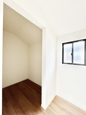 ���̑��@�����`Walk-in Closet�`�@�K�v�Ȃ��̂�R�[�f�B�l�[�g���ꗗ���Ċm�F�ł��A�g�x�x�⏀�����Z���ԂōςރE�H�[�N�C���N���[�[�b�g��ݒu���܂����B�Ƃ̒�����������Ƃ�����֗��Ȏ��[�X�y�[�X�ł��B