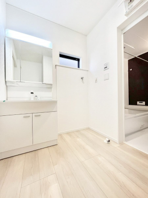 ̑@`Dressing Room`@ÂȂ肪Ȑʏƍ̌ƊC\Ȃ̂ŋC悭g܂BOʋ^Cv̐ʑ͋[ŎU炩肪ȐʏXbL