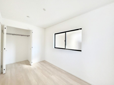 Q@`Bed Room`Sɂ͎[N[[bgIiĝm⏬͂AGߕ̂mȂǂƐڂ܂܂B  ԂLgpł܂ˁB