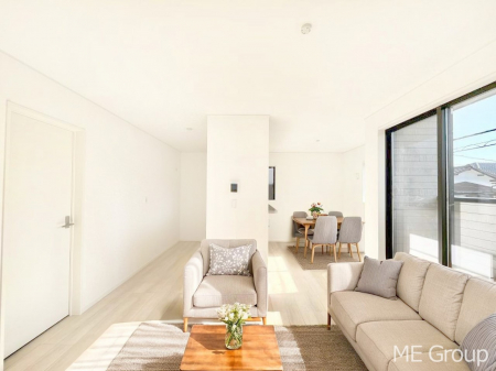 rO@`Living`@Ƒ̐HĉقAqǂV΂AFl肷LDK͏Z܂̒SBԉ߂ꏊA̋Ԃ͏Z܂Ŝ̋SnE܂B  ƋCGł