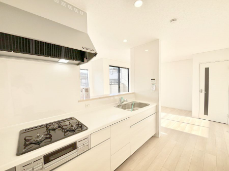 Lb`@`Kitchen`  rOnJE^[Lb`B  ȂƑƃR~jP[VƂ邾łȂA傫ȊJ邱Ƃł܂B  ql̐邱Ƃł܂ˁI