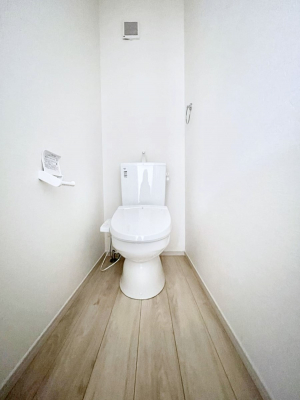 �g�C���@�g�C����1�K��2�K���ꂼ��ɔz�u����Ă��ĂƂĂ��֗��ł��B 